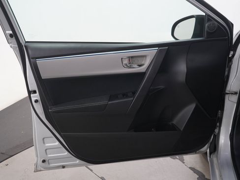 Used 2015 Toyota Corolla LE FWD image 18