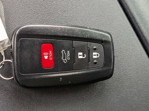 Used 2023 Toyota Highlander XLE AWD/4WD image 32