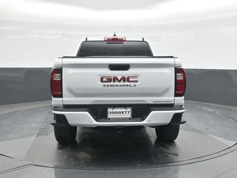 Used 2024 GMC Canyon Denali image 17