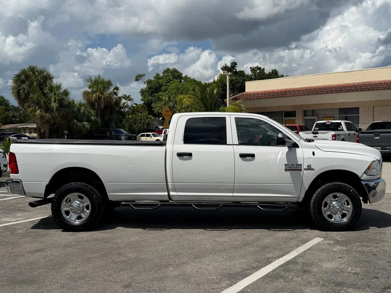 Used 2016 RAM 2500 Tradesman w/ Chrome Appearance Group AWD/4WD image 4