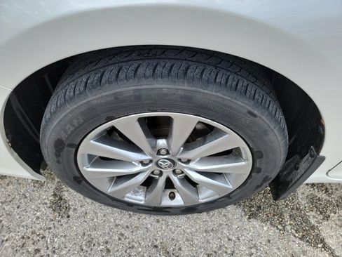 Used 2017 Toyota Camry XLE w/ Moonroof Package FWD image 9