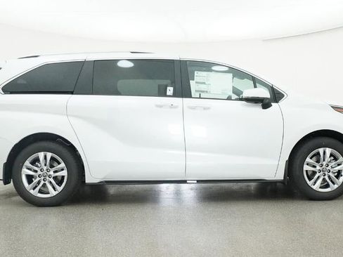 New 2026 Toyota Sienna Limited FWD image 27