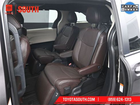 Used 2024 Toyota Sienna Platinum image 30