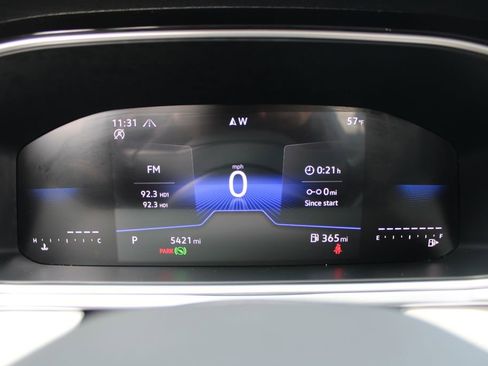 Certified 2025 Volkswagen Taos SE AWD/4WD image 14