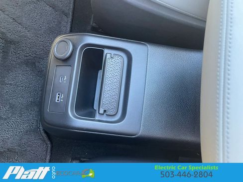 Used 2023 Nissan Ariya FWD image 27