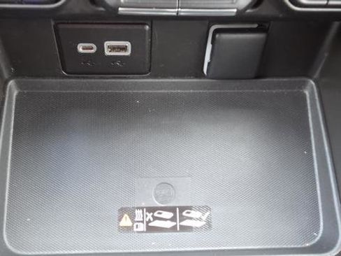 Used 2023 GMC Yukon SLT image 34