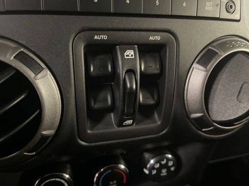 Used 2018 Jeep Wrangler Unlimited Sport S AWD/4WD image 16