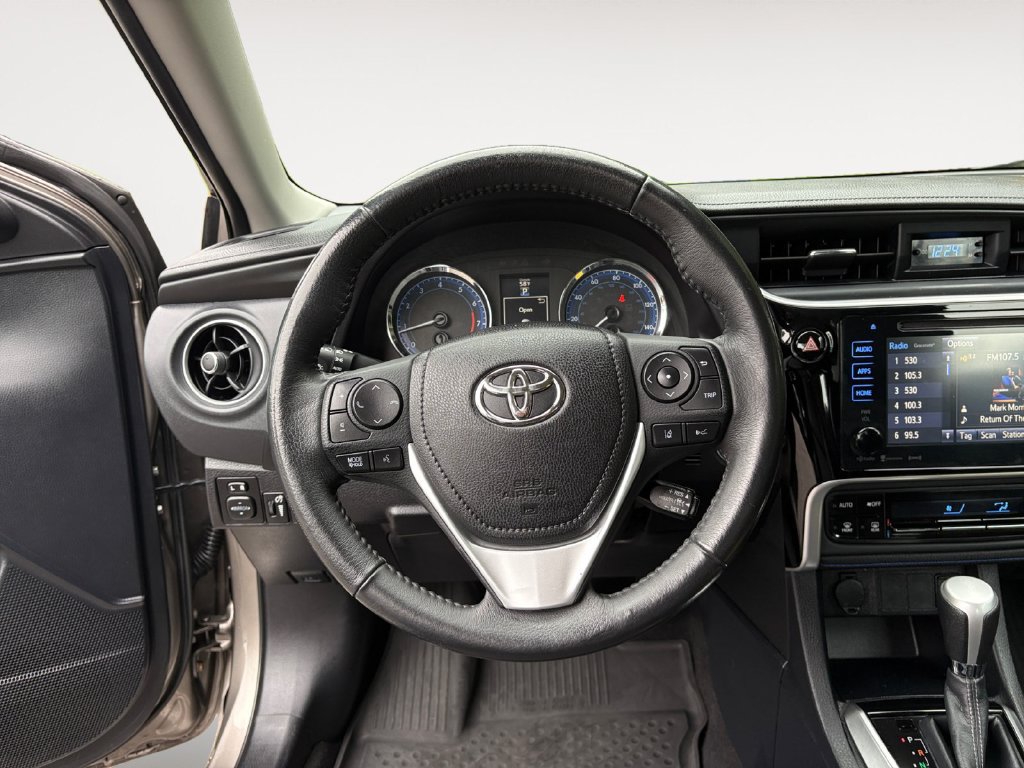 Used 2017 Toyota Corolla SE w/ SE Premium Package FWD image 12