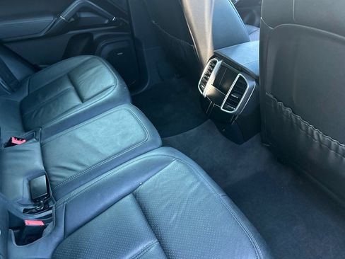 Used 2014 Porsche Cayenne Platinum Edition image 31