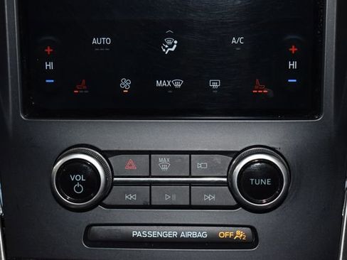 Used 2024 Ford Edge SEL image 17