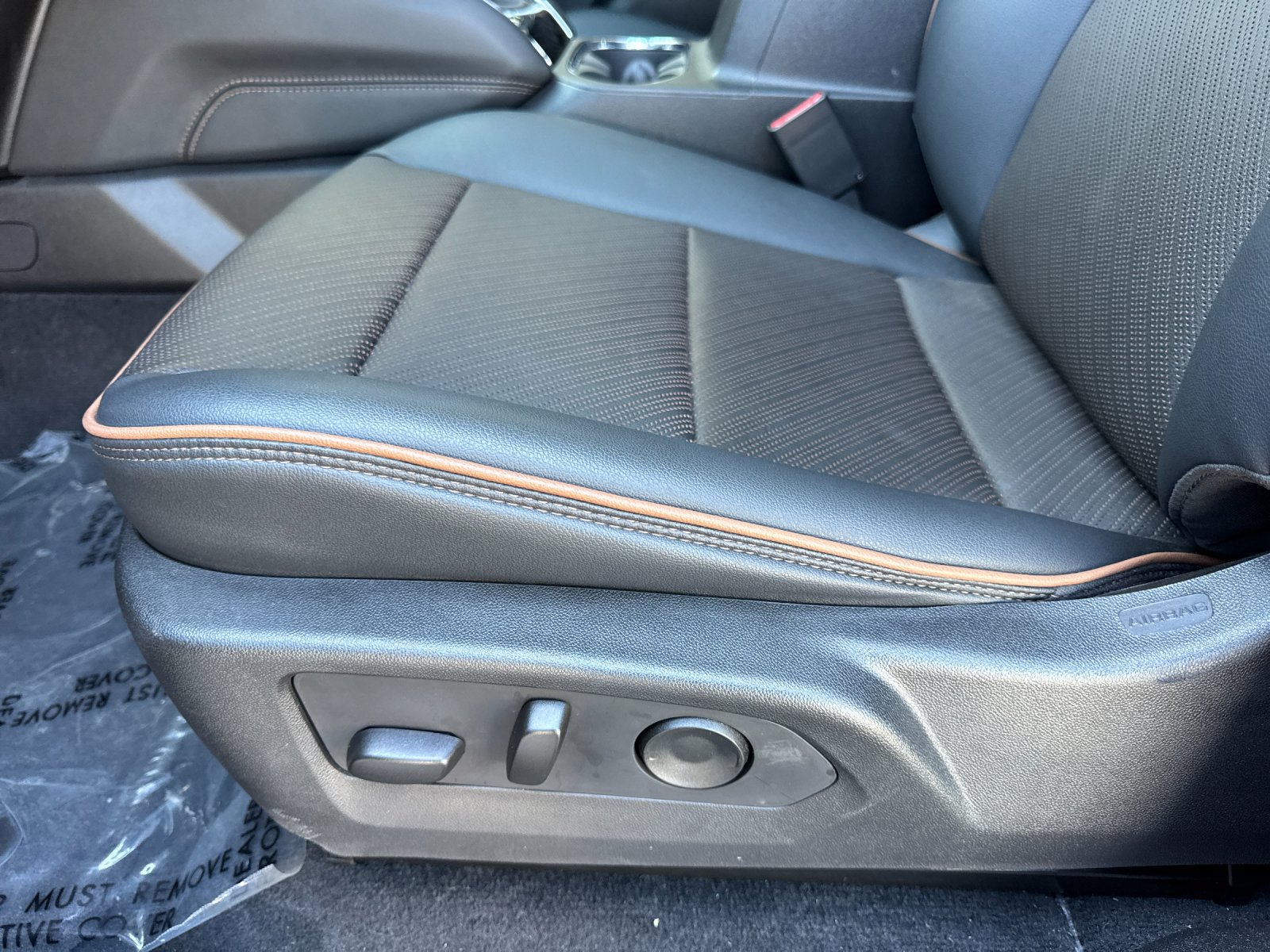 Used 2025 GMC Canyon AT4 w/ Technology Plus Package AWD/4WD image 13