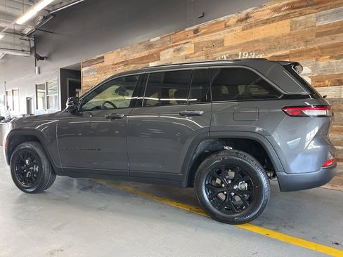 New 2026 Jeep Grand Cherokee Altitude AWD/4WD image 17