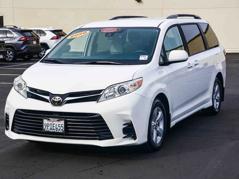 Certified 2020 Toyota Sienna LE image 3