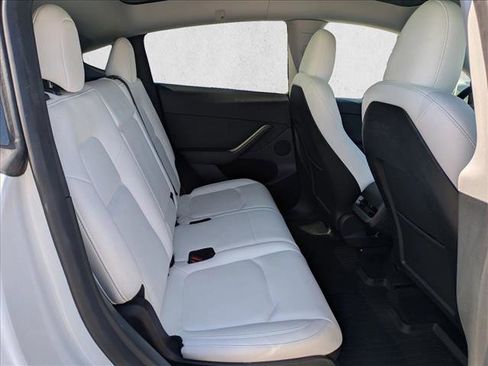 Used 2024 Tesla Model Y Long Range AWD/4WD image 20