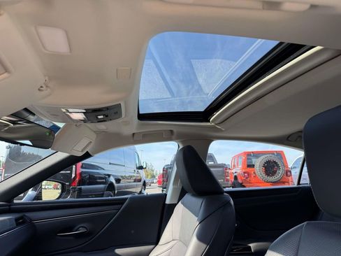 Used 2022 Lexus ES 350 w/ Premium Package image 17