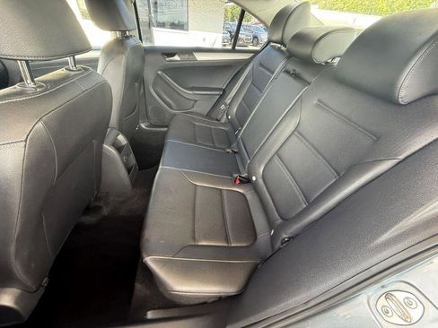 Used 2018 Volkswagen Jetta SE image 12