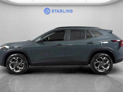 Certified 2025 Chevrolet Trax LT w/ Driver Confidence Package image 3