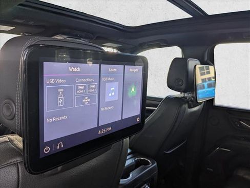 Used 2021 GMC Yukon XL Denali w/ Denali Premium Package image 12