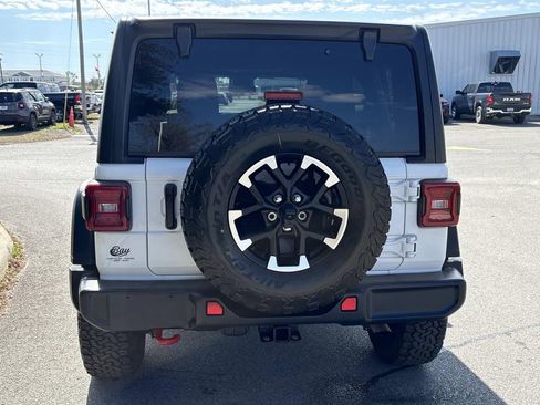 Used 2025 Jeep Wrangler Unlimited Rubicon image 4