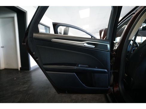 Used 2019 Ford Fusion SE FWD image 14