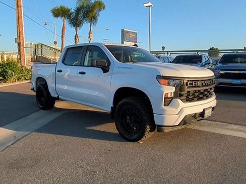 Used 2023 Chevrolet Silverado 1500 Custom AWD/4WD image 2