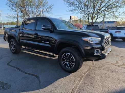 Used 2021 Toyota Tacoma TRD Off-Road image 7