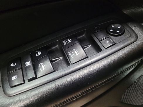 Used 2019 Jeep Grand Cherokee Laredo image 27