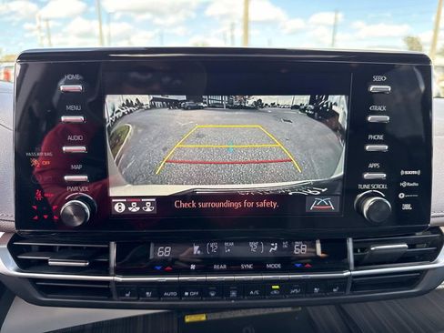 Used 2021 Toyota Sienna Platinum image 32