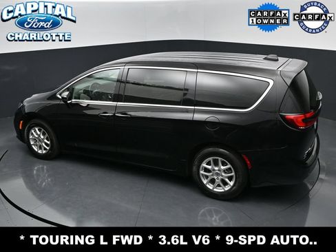 Used 2024 Chrysler Pacifica Touring-L FWD image 31