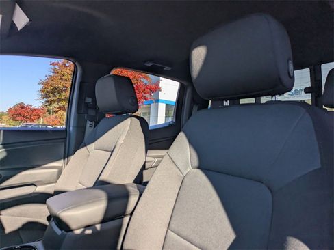 Used 2025 Chevrolet Colorado W/T image 13