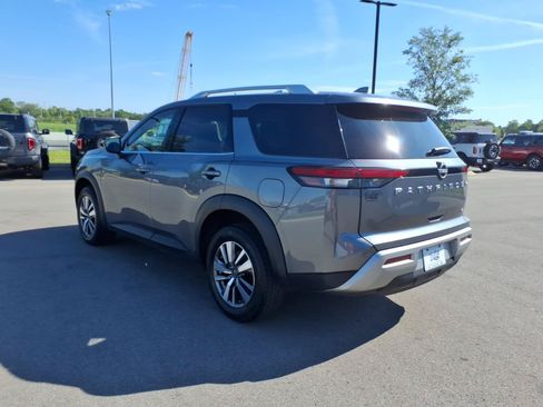 Used 2025 Nissan Pathfinder SL FWD image 5