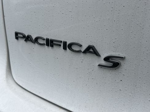 New 2026 Chrysler Pacifica Limited w/ S Appearance Package FWD image 14