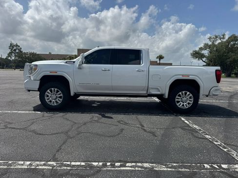 Used 2022 GMC Sierra 3500 Denali w/ Technology Package AWD/4WD image 12
