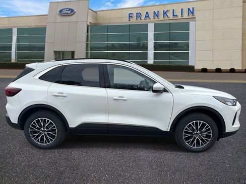 New 2026 Ford Escape SE FWD image 8