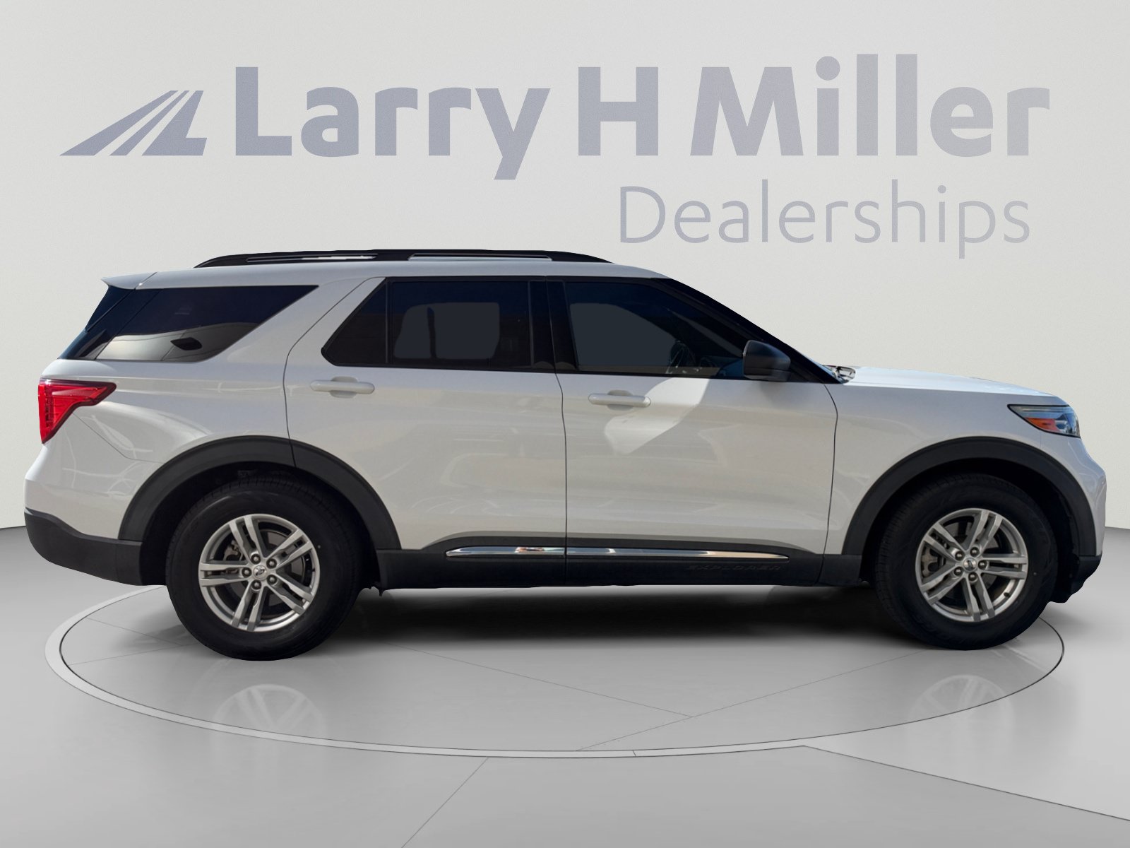 Used 2020 Ford Explorer XLT w/ Equipment Group 202A RWD image 6