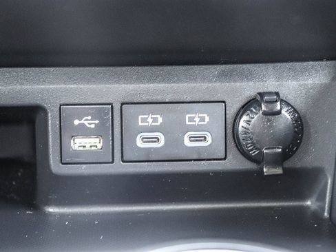 Used 2022 Toyota Highlander XLE AWD/4WD image 31