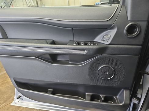 Used 2024 Ford Expedition XLT image 27