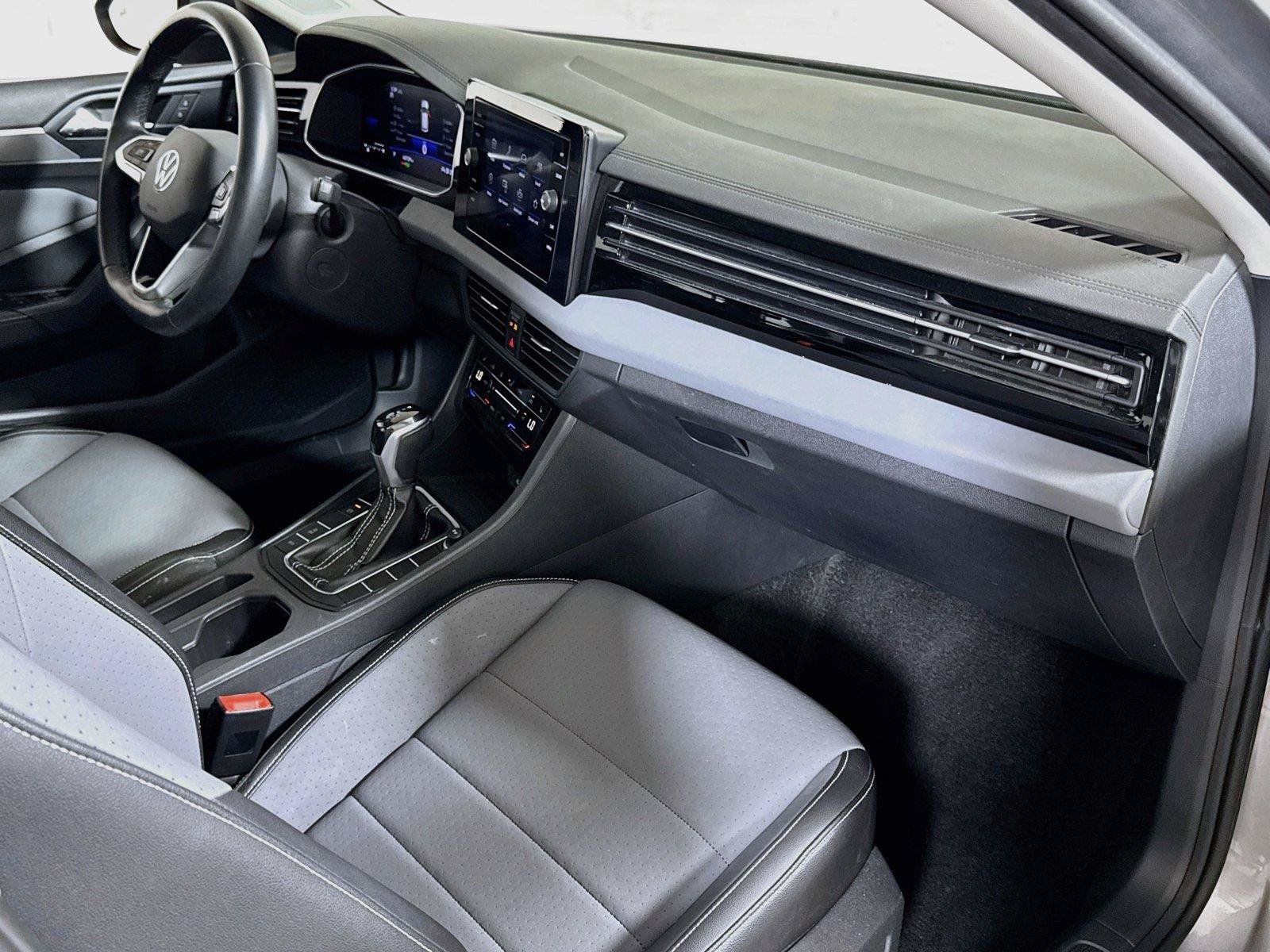 Used 2025 Volkswagen Jetta SE FWD image 27