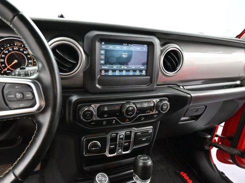 Used 2020 Jeep Wrangler Unlimited Sahara AWD/4WD image 18
