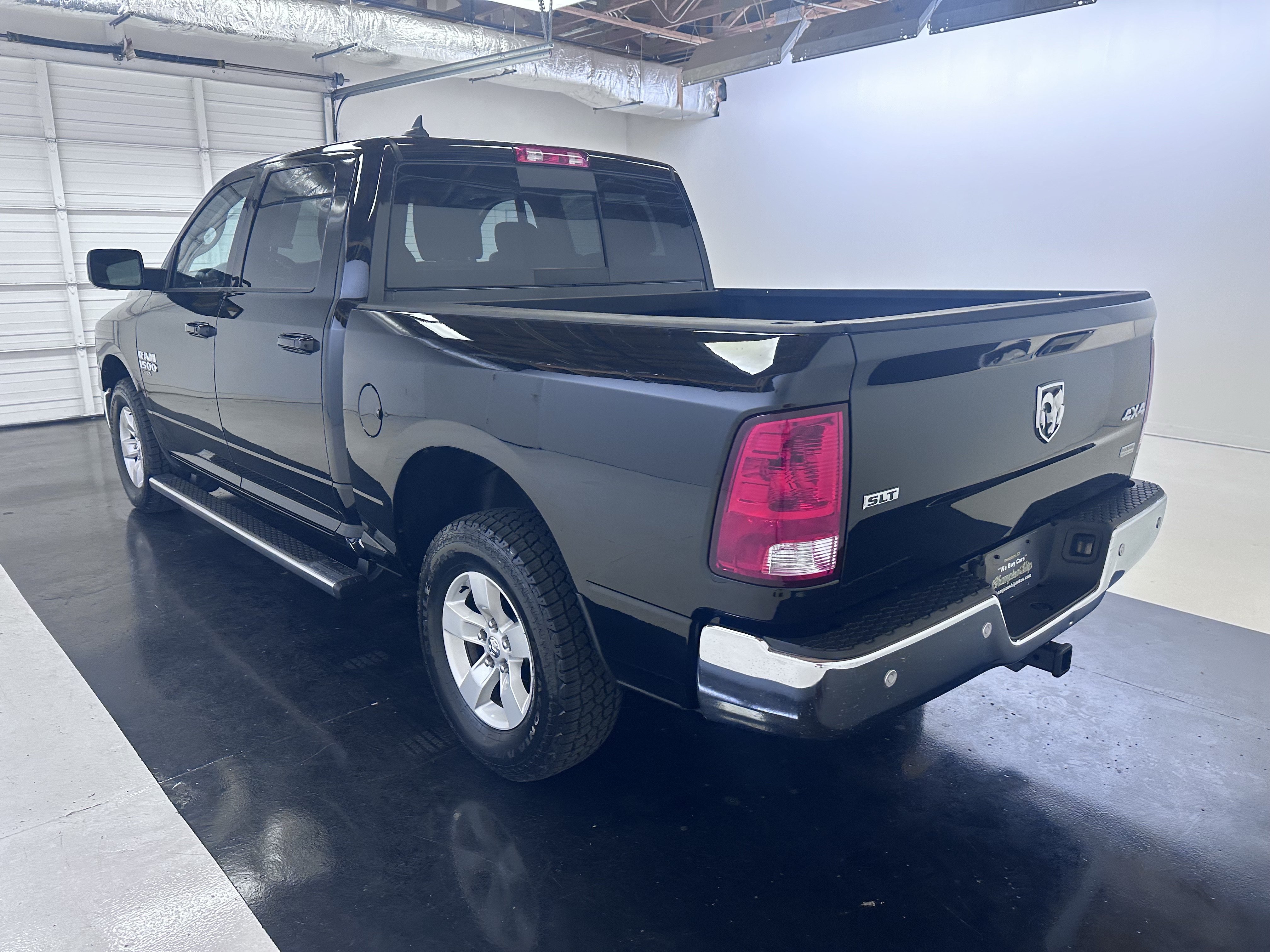 Used 2019 RAM 1500 Classic SLT w/ Luxury Group AWD/4WD image 12