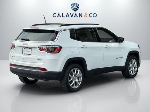 Used 2023 Jeep Compass Latitude w/ Sun and Sound Group AWD/4WD image 7