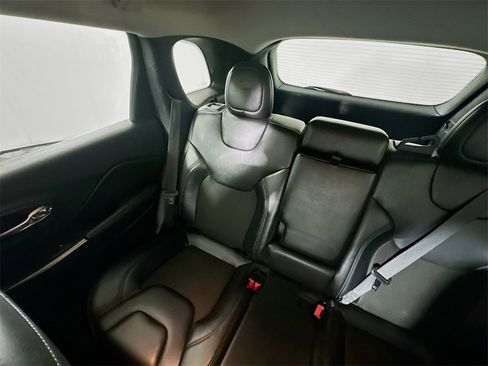 Used 2020 Jeep Cherokee Latitude Plus image 12