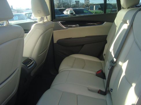 Used 2023 Cadillac XT6 Premium Luxury image 17