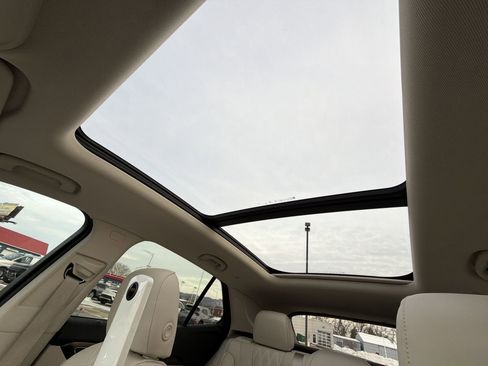 Used 2023 Buick Envision Avenir image 19