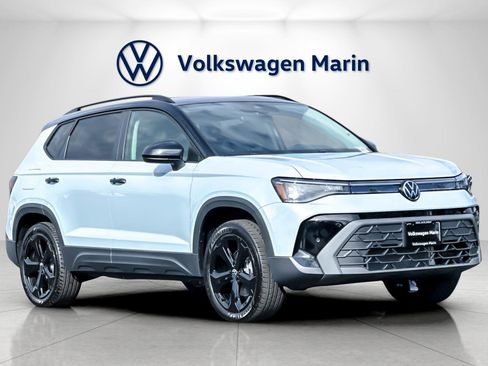 New 2026 Volkswagen Taos SE image 7