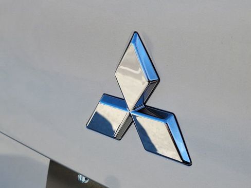 New 2026 Mitsubishi Outlander ES image 7