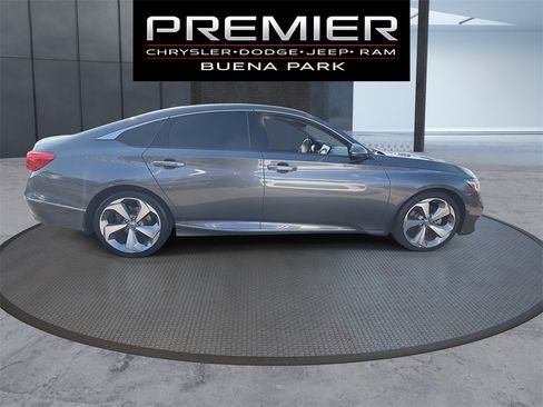 Used 2018 Honda Accord Touring image 8