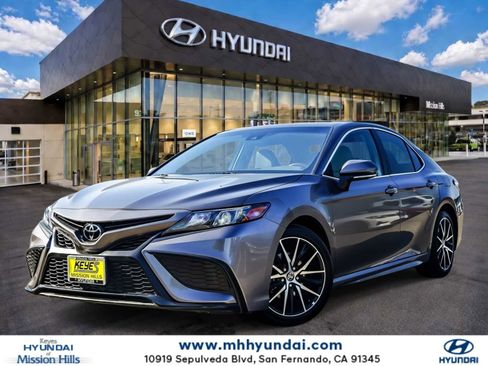 Used 2023 Toyota Camry SE FWD image 1