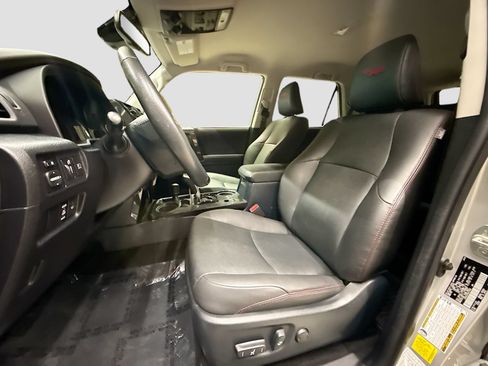 Used 2024 Toyota 4Runner TRD Off-Road Premium AWD/4WD image 23