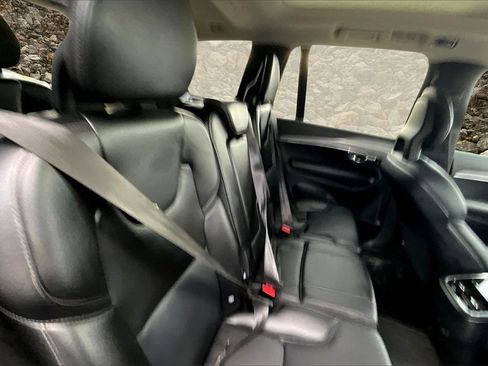 Used 2021 Volvo XC90 T5 Momentum w/ Protection Package Premier image 24